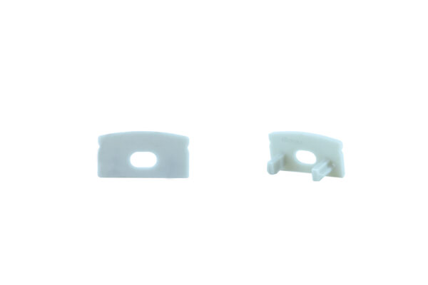 LED-alumiiniprofiilin reiällä. Harmaa päätypala viimeistelee siistin asennuksen.